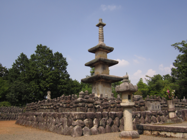 石塔寺の三重石塔