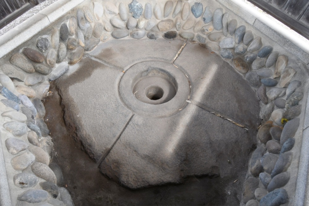 山王廃寺・塔心礎